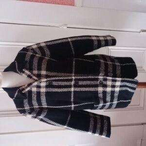 BURBERRY Women's short coat size US 12, wool black and white plaid.